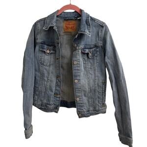 Levi’s Women’s Fitted Denim Trucker‎ Jacket Size Small Light Wash Classic Jean